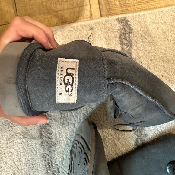 UGG boots triple bailey button, grey size 6, worn 2x - Picture 5 of 8